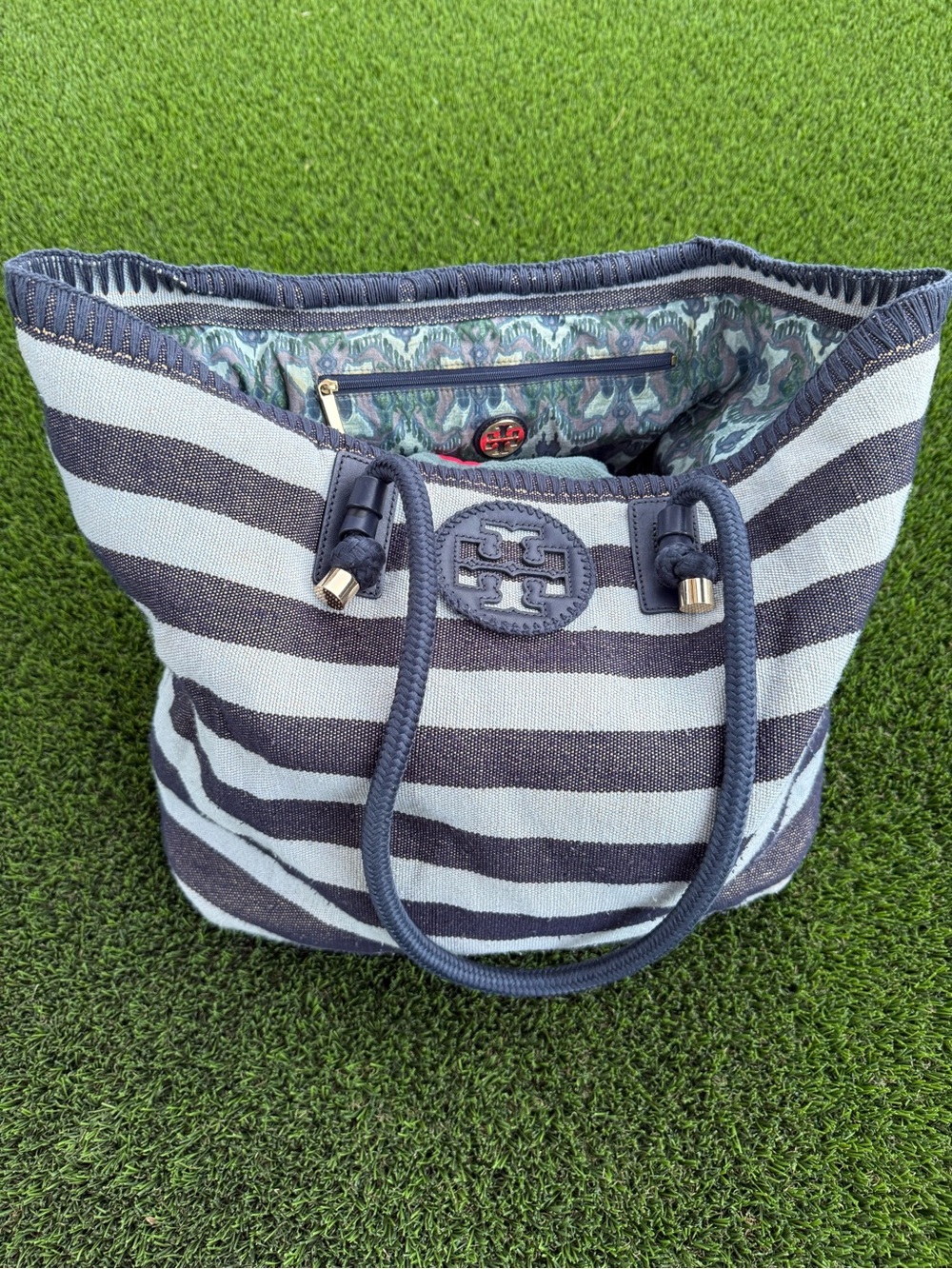 Tory Burch Vintage Navy & Light Blue Striped Canvas Tote with Logo Patch - Beach - Picture 6 of 13